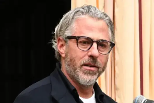 洛杉矶官员呼吁2028年奥运会主席凯西·沃瑟曼辞职，因其与吉斯莱恩·马克斯韦尔的暧昧邮件曝光