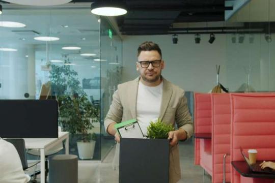 科技公司把裁员怪在AI头上？数据揭示另一面