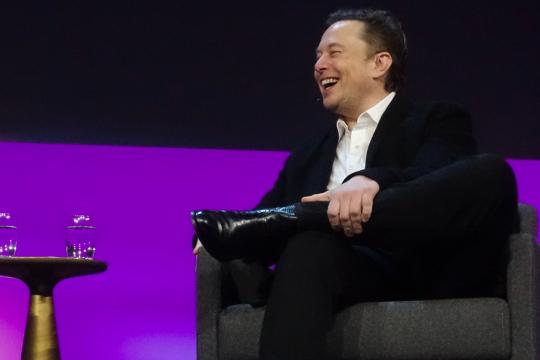 马斯克推出AI百科“Grokipedia”对标维基百科：主打“中立”与速度，内容与机制引发争议