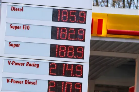 中东局势推升油气价格，亚洲股市在连跌后反弹