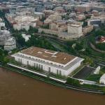 建筑师史蒂文·霍尔批评特朗普肯尼迪中心改造计划“荒谬”