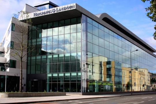 哈格里夫斯兰斯当任命先锋集团高管马特·本切纳为新任首席执行官