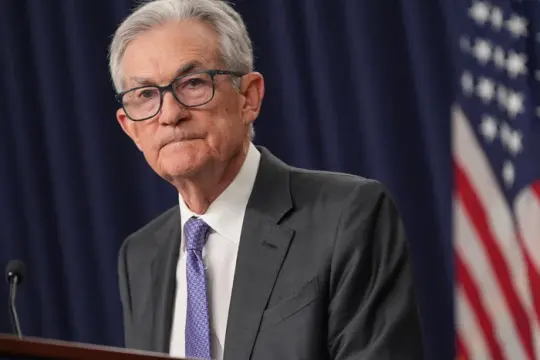 美联储今年首次会议维持利率不变，白宫降息施压持续