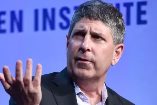 知情人士称派拉蒙不太可能直接替换杰夫·谢尔；随着WBD交易临近，深厚团队将接手