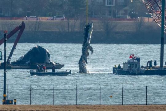 美国调查机构拟公布华盛顿特区致命空中相撞事故原因并提出安全改进建议