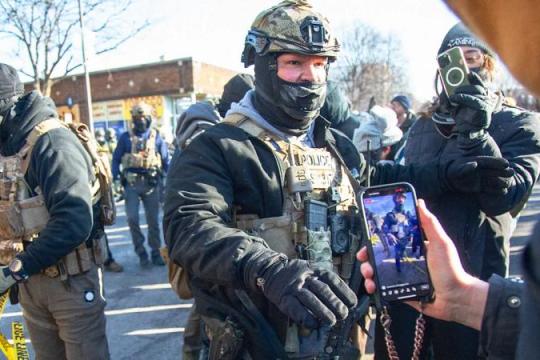 在美民众可依法录制ICE执法过程 专家提示设备与人身安全要点