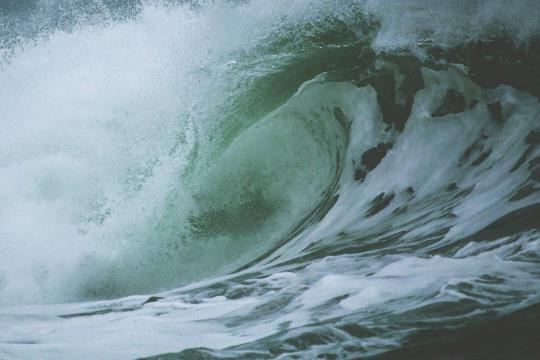 人工智能生成内容涌入科研出版：期刊与同行评审面临筛查压力