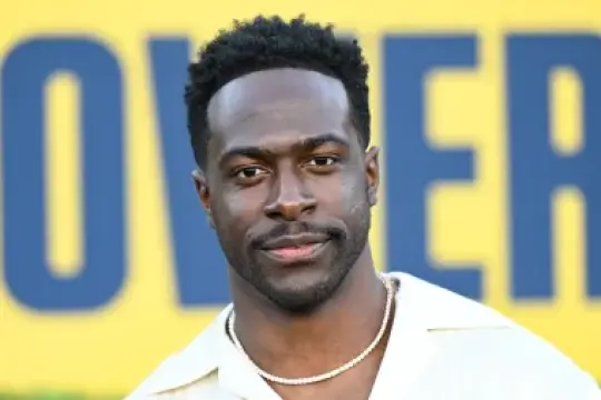 《Chad Powers》明星昆汀·普莱尔签约独立艺人集团