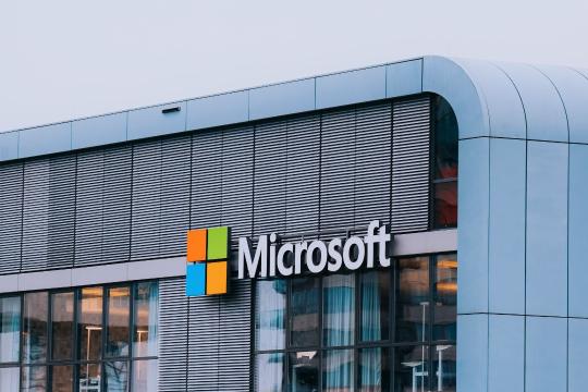 AI推高内存门槛：微软将16GB设为Windows AI功能基线，供应链承压