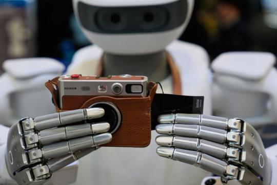 CES 2026前瞻：多功能家用机器人、可展开笔记本与“黑莓式”实体键盘设备亮相