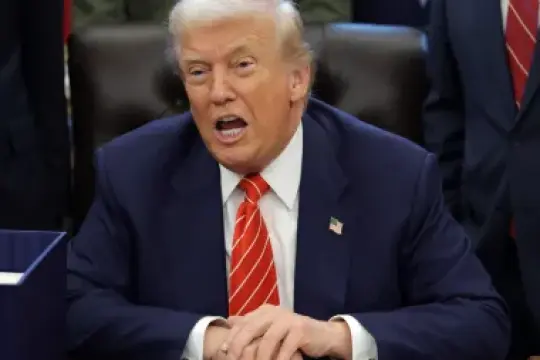 唐纳德·特朗普现称他“不应参与”司法部对Netflix或派拉蒙收购华纳兄弟的审查