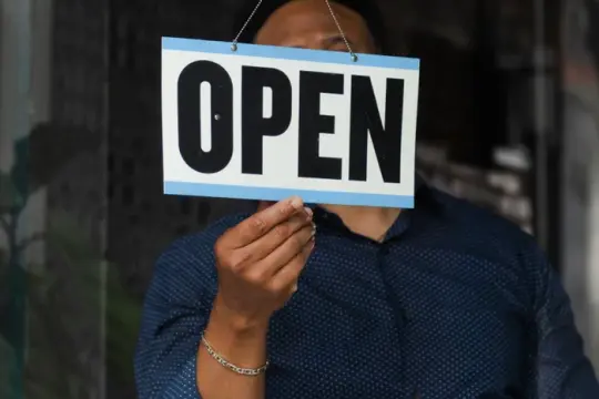 数百万婴儿潮一代小企业主临近退休：部分企业或面临关闭，亦为接手者带来机会