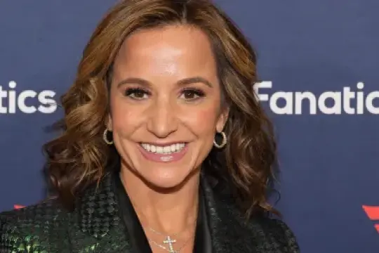 迪安娜·鲁西尼因与爱国者主教练合影后辞职