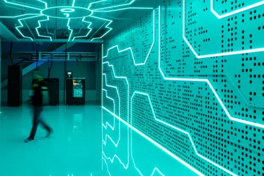 英国政府部门对人工智能数据中心用电预测分歧引发关注