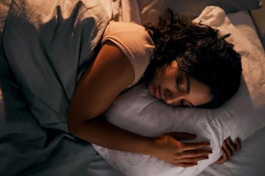 研究指睡眠不足显著影响生产力 “军用睡眠法”被用于帮助快速入睡