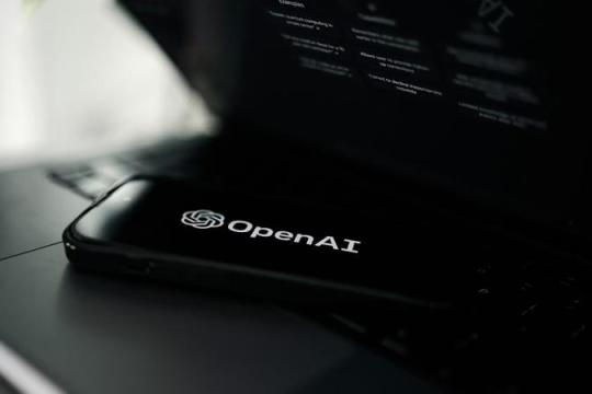 OpenAI计划在2026年底前将员工扩充至约8000人，重点发力企业级业务以应对Anthropic与Google竞争