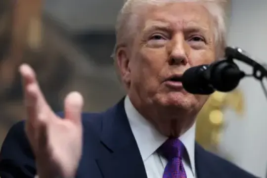 唐纳德·特朗普在传统的白宫午餐中谈及伊朗，预览国情咨文演讲