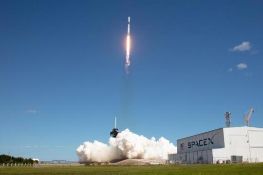 SpaceX向FCC申请部署最多100万颗卫星，拟打造轨道太阳能数据中心网络