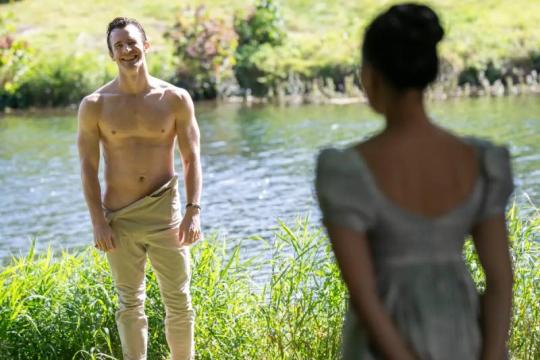 《布里奇顿》第四季的湖边戏完全不同于原著，这其实是正确的选择