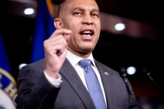 哈基姆·杰弗里斯称种族主义奥巴马视频是“故意”发布到特朗普的Truth Social账号：‘去他妈的唐纳德·特朗普’