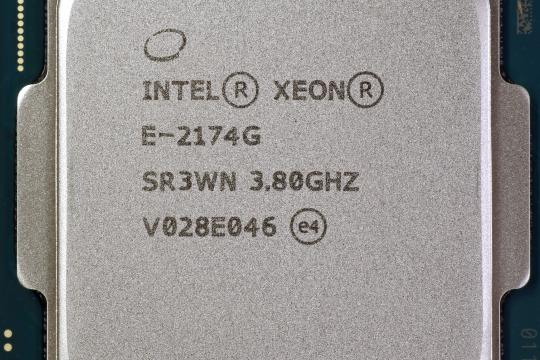 英特尔调整产能优先级：数据中心Xeon面向AI需求，PC芯片供应承压