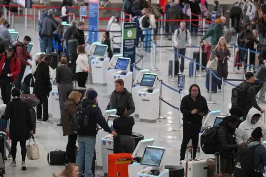 燃油价格走高、安检排队与风暴天气叠加 美国春假出行面临多重干扰