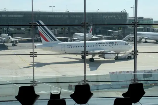 “吹风机还是打火机？”法国警方调查巴黎机场气象传感器疑遭篡改与天气赌注异常关联