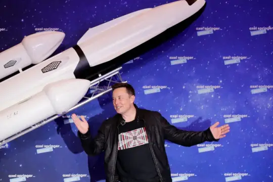 SpaceX拟6月启动路演并面向散户推介IPO，目标估值2万亿美元