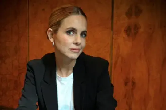 Mosaic签约艾美奖与皮博迪奖得主调查记者Mariana Van Zeller