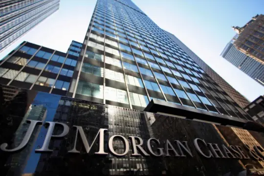 摩根大通试点以IT日志估算工时，对比初级投行员工自报时间