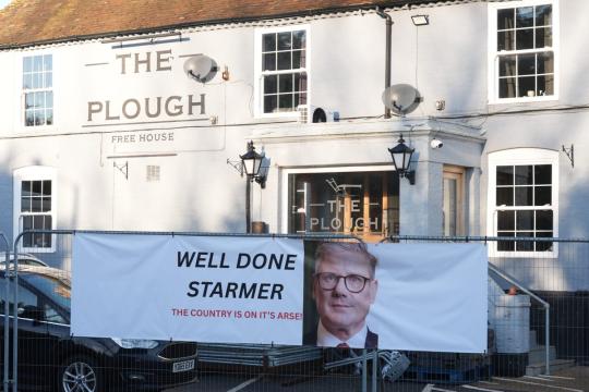 里夫斯确认将向酒吧业提供更多临时财政支持