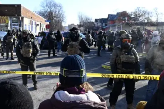 明尼阿波利斯再次发生致命枪击事件，旁观者视频引发对特朗普政府说法的质疑