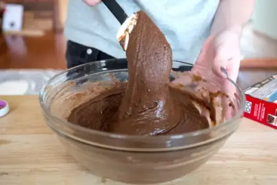 作为前甜点师，我最喜欢的8种升级盒装蛋糕粉的方法