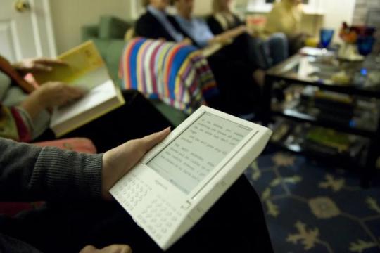 亚马逊终止旧款Kindle技术支持 部分用户转向破解设备延续使用