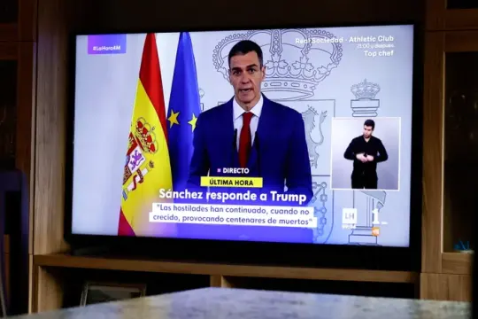 桑切斯重申“拒绝战争”立场 回应特朗普贸易威胁与基地争议