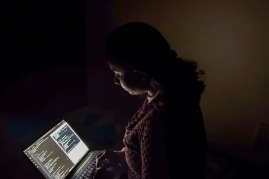 “最终，你会感到空白”：印度农村女性内容审核员称长期接触暴力色情素材带来心理创伤