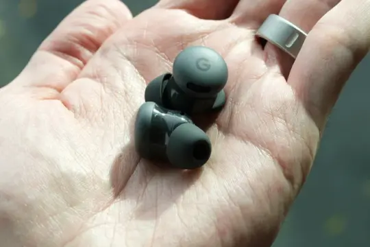Google Pixel Buds 2a评测：入门价位加入降噪与可更换电池充电盒