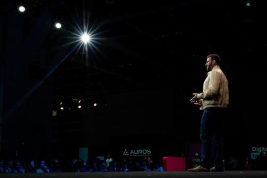 特朗普关联项目WLFI联合创始人Zak Folkman在香港共识大会预告推出外汇平台World Swap