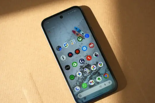 Google Pixel 10a评测：中端体验依旧出色，但与Pixel 9a差异有限