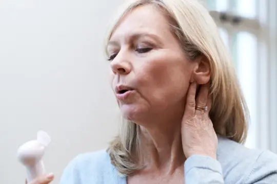 更年期相关可穿戴设备加速涌现：降温手环等产品瞄准被忽视需求