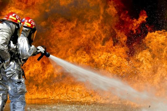 他将消防喷嘴变成联网设备，HEN Technologies借真实火场数据吸引军方与航天机构