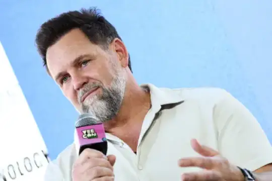 我是Theragun的创始人：从晨间咒语开始，到3秒入睡的小技巧，这就是我的一天