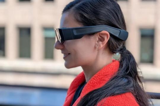 Snap公布第四季度业绩：营收增长、日活用户小幅下滑，推进智能眼镜与订阅业务