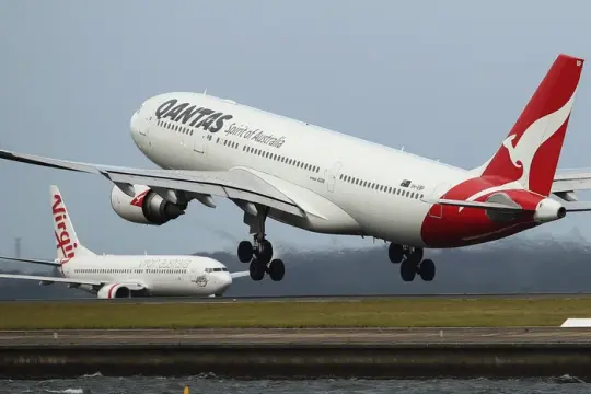 喷气燃料价格飙升加剧成本压力，澳航与维珍澳大利亚上调票价并缩减航班