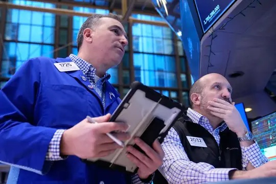 美国就业数据喜忧参半 美股走高逼近历史纪录