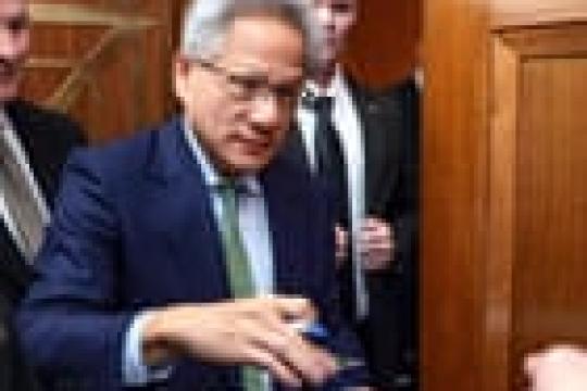 英伟达否认与安然等公司相提并论：AI相关交易结构引发市场对可持续性的关注