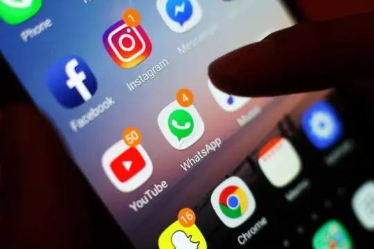 斯塔默会见多家社交媒体高管：儿童网络安全“不能再这样继续下去”