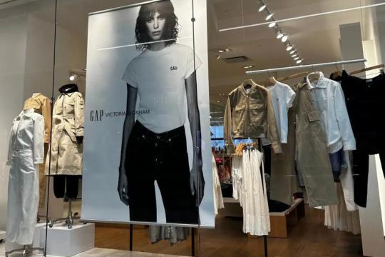 我试穿了Gap与维多利亚·贝克汉姆的新系列——如果你够高，这可能是今年最棒的时尚联名