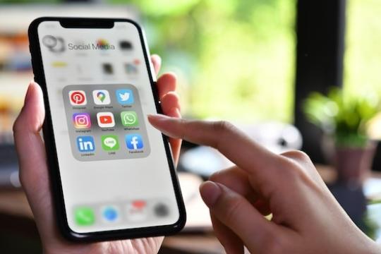 法国立法禁止15岁以下未成年人开设社交媒体账户