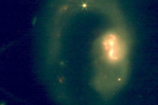 韦伯望远镜在邻近超亮红外星系隐蔽核心中发现异常丰富小型碳氢化合物